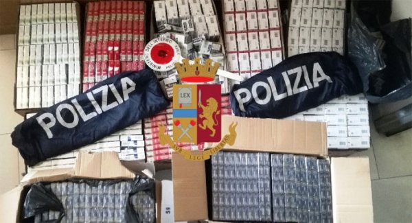 Napoli - Polizia sequestra 60 kg di sigarette di contrabbando, due arresti