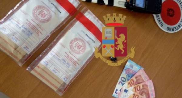 Napoli - Oltre 30 dosi di cocaina in un "basso", arrestato 34enne