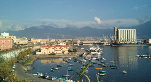 Torre Annunziata - Insabbiamento del porto, il Comune chiede i fondi per la realizzazione di barriere sommerse
