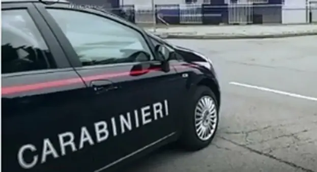 Lettere - Perquisizioni dei carabinieri: trovata droga e fuochi pirotecnici