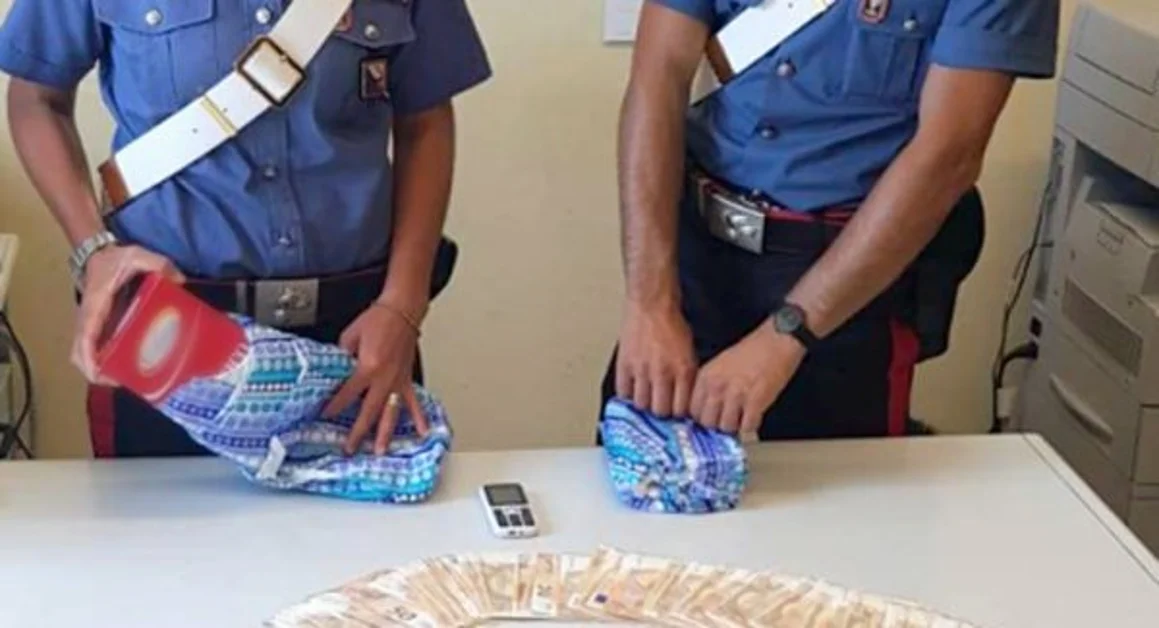 Ischia (NA) - Truffa dei pacchi ad anziana ultraottantenne, arrestato. 5.800 euro per ricevere due confezioni di zucchero!