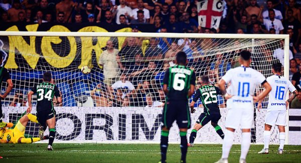 Domenica di calcio: Il Sassuolo batte l'Inter, la Roma vince a Torino