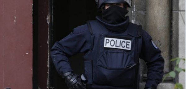 Presunto atto terroristico in Francia, persone accoltellate in strada
