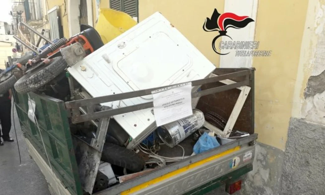 Torre del Greco - Trasporta rifiuti speciali senza autorizzazione, denunciato 42enne