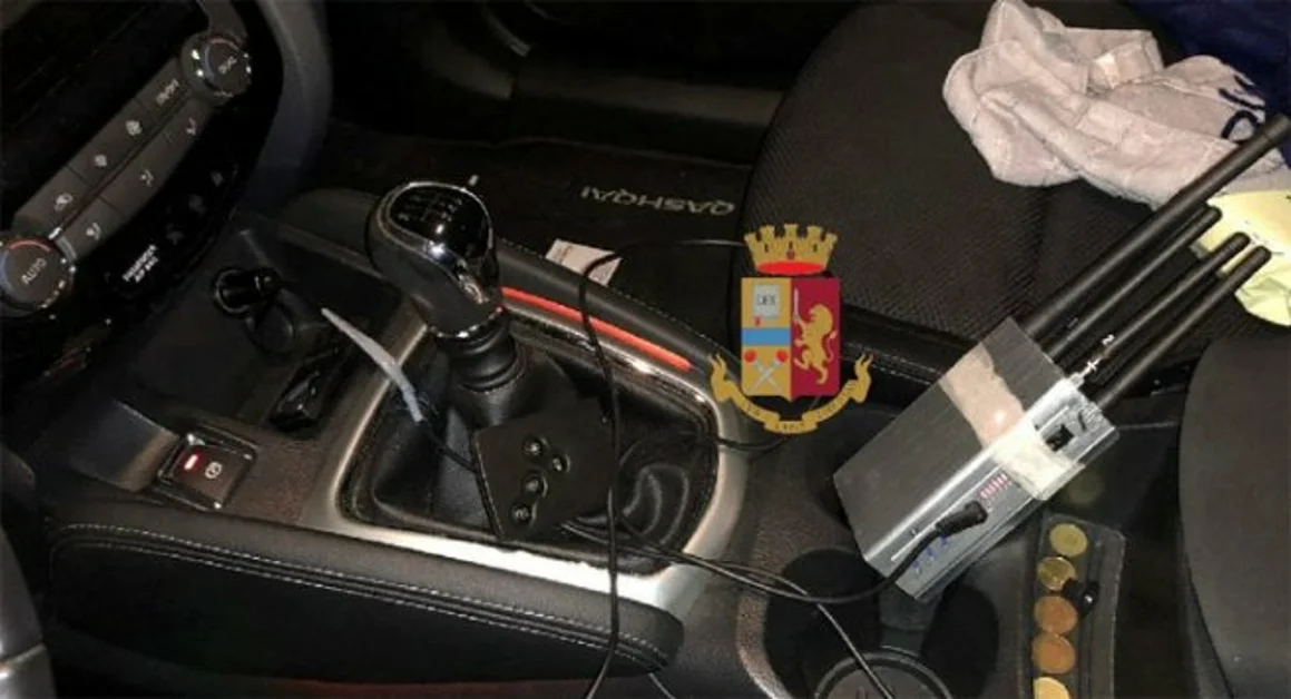 Napoli - Furti d'auto, arrestato un ladro componente di una banda