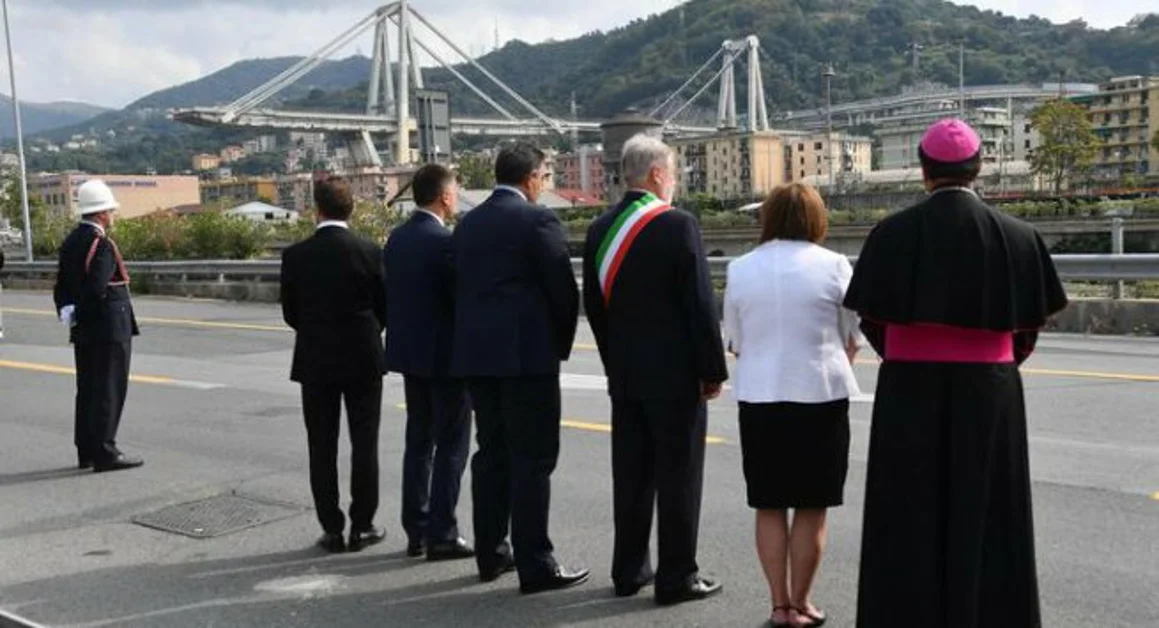 Genova, ad un mese dal crollo del ponte Morandi, la città si ferma