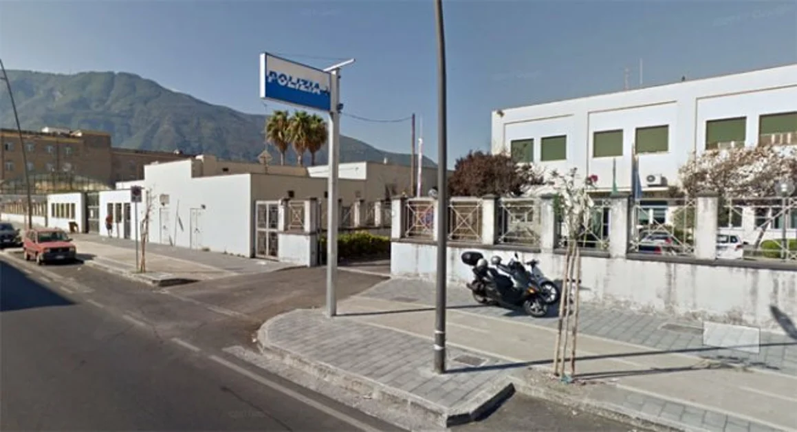 Castellammare - Rubò soldi e borsa da un'auto in sosta, arrestato