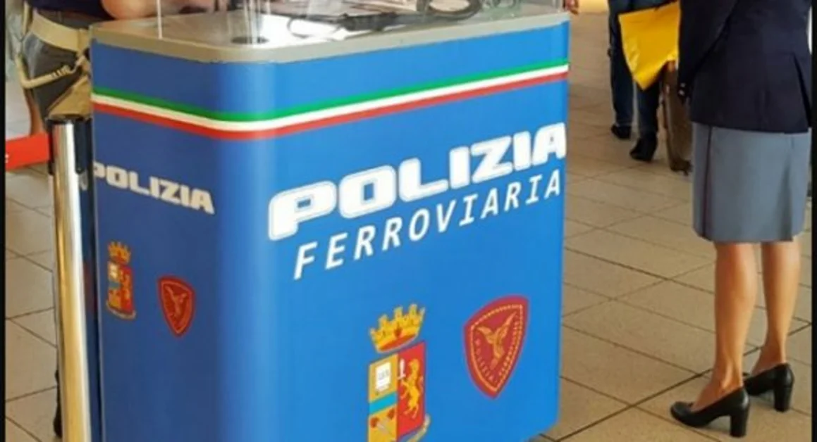 Napoli - Ruba smartphone dalla zaino di una viaggiatrice, arrestato in Stazione