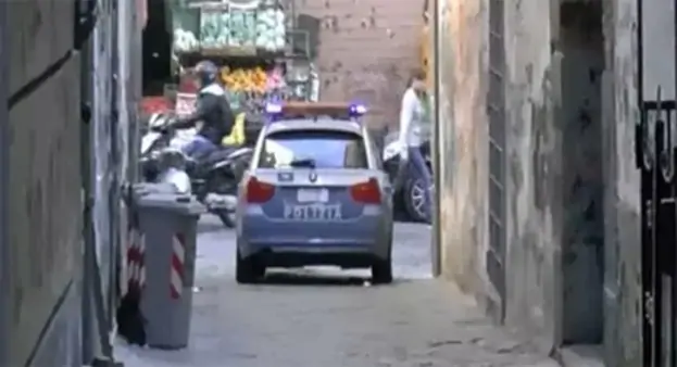 Napoli - Alto Impatto della Polizia a Forcella, quartiere "circondato" dagli agenti. Arresti e perquisizioni