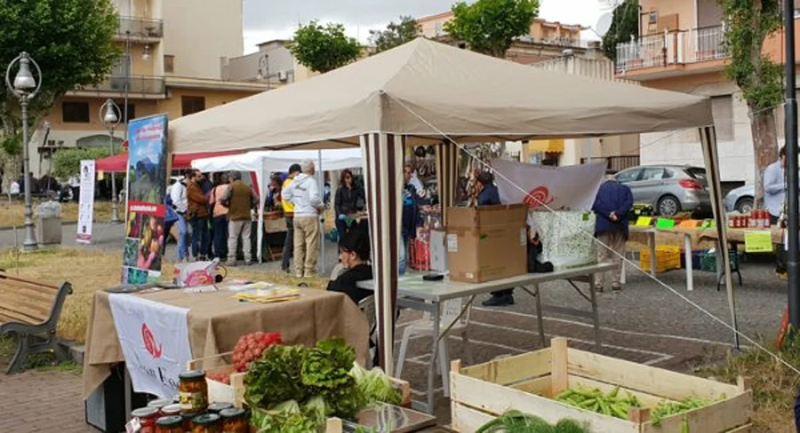 Boscoreale - Torna l'appuntamento con il Mercato della Terra di Slow Food Vesuvio