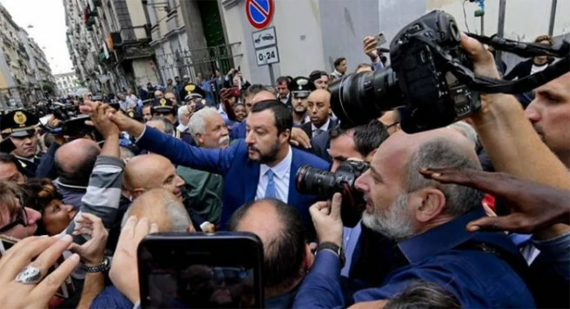 Salvini a Napoli: «Camorra la combatteremo casa per casa. Togliere potestà a genitori dei ragazzini babygang»