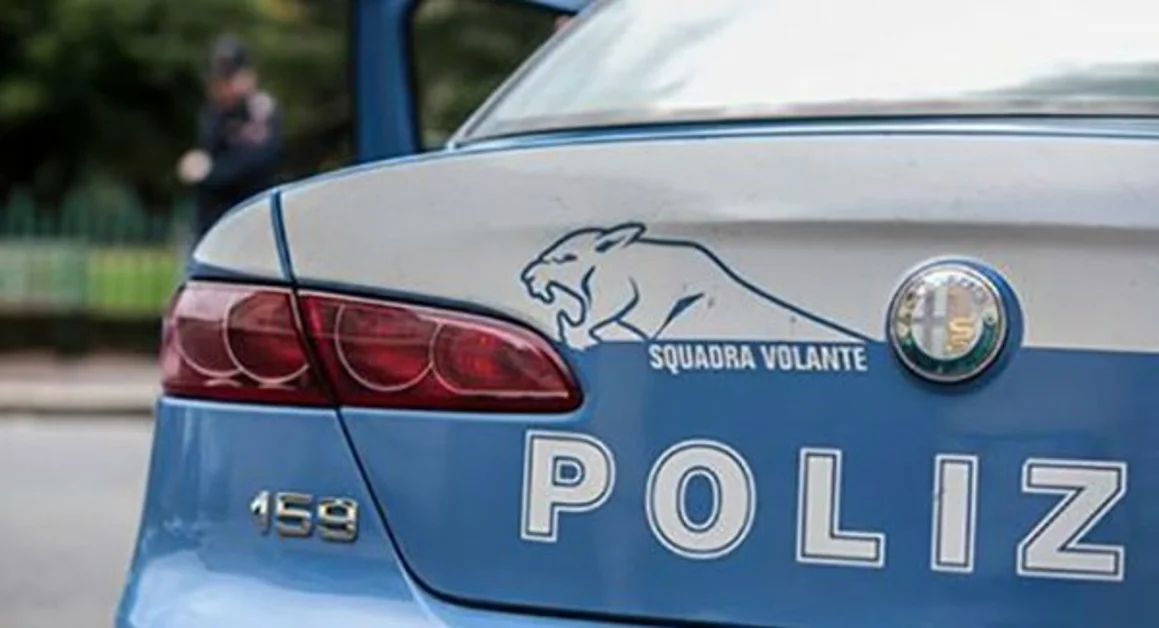 Napoli - Atti persecutori verso la ex, rapina cellulare al nuovo compagno della donna: arrestato