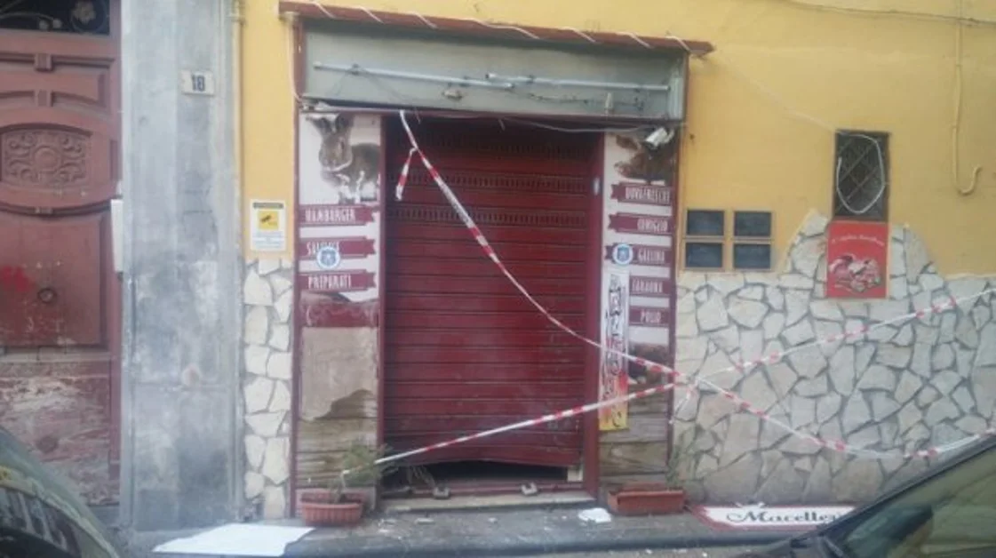 Torre Annunziata - Bomba carta contro negozio, il sindaco Ascione: "Importare il modello Ercolano"