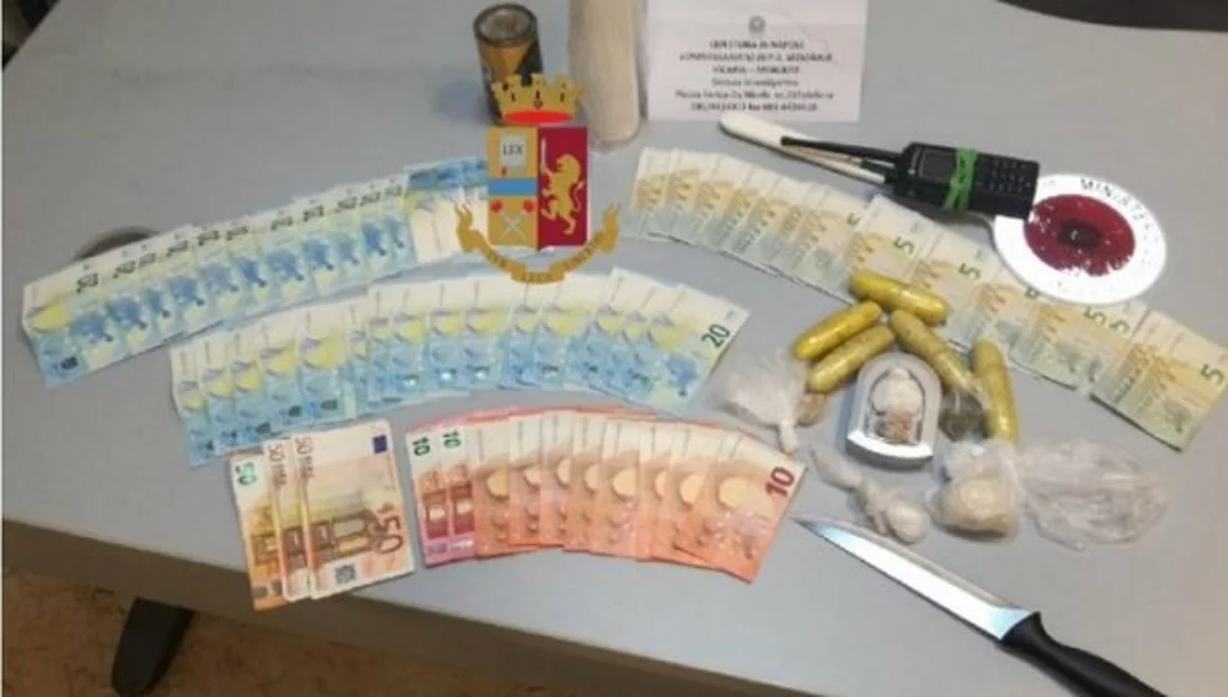 Napoli - In casa aveva oltre 400 grammi di droga, arrestato 51enne