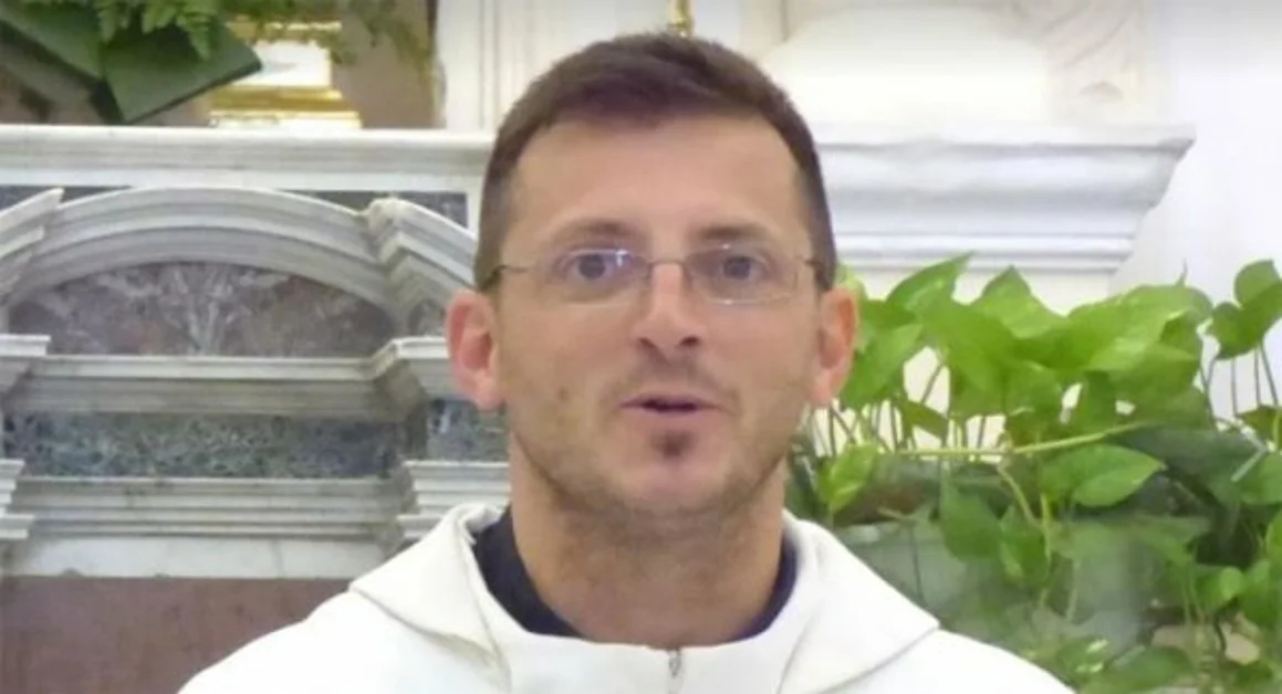 Ischia (NA) - Diventerà papà, Vescovo sospende sacerdote