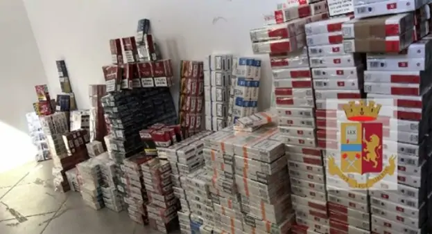 Afragola (NA) - Trenta chili di sigarette di contrabbando in camera da letto, arrestato 44enne