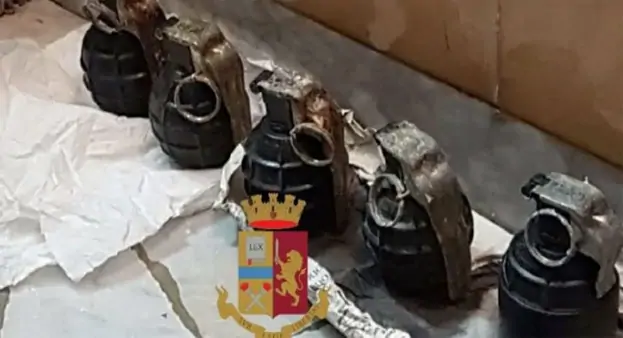Napoli - Fucile e bombe trovate al Rione Traiano, sequestrato arsenale dei clan