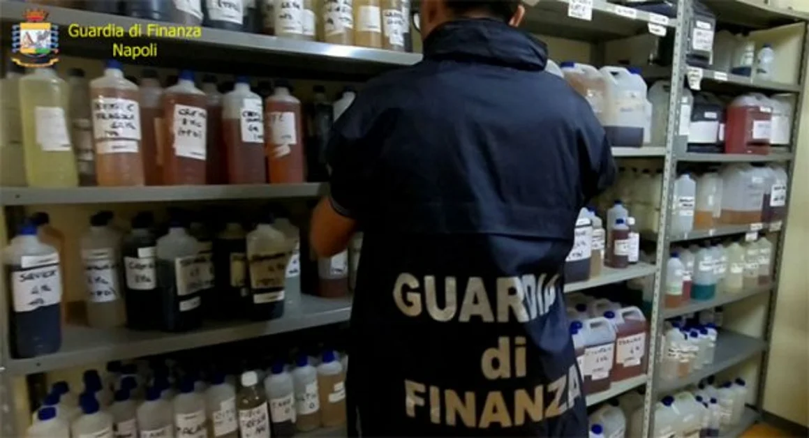 Napoli - Sigarette elettroniche e liquidi da "svapo", maxi operazione della Guardia di Finanza