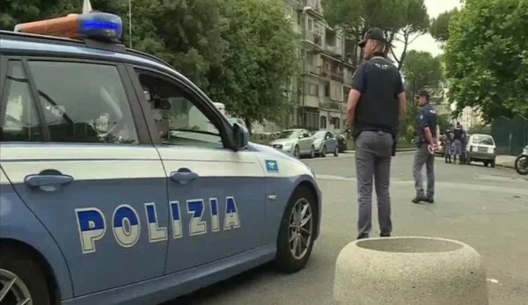Napoli - Ai domiciliari, spacciava droga: arrestato pusher