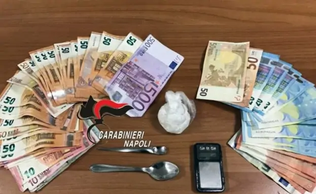 Torre Annunziata - Droga, arrestati marito e moglie. Sequestrati oltre 2mila euro
