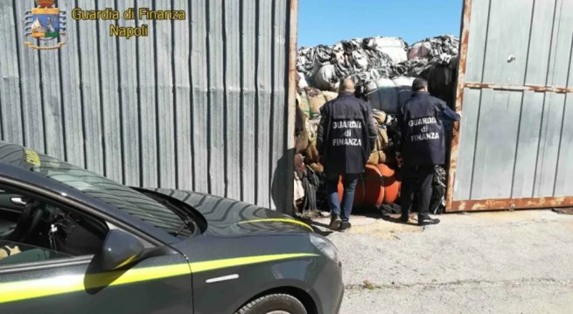 Smaltimento illecito di rifiuti, otto aziende sequestrate nell'hinterland vesuviano 