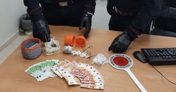 Palma Campania - Nascondeva marijuana in camera da letto, arrestato 32enne