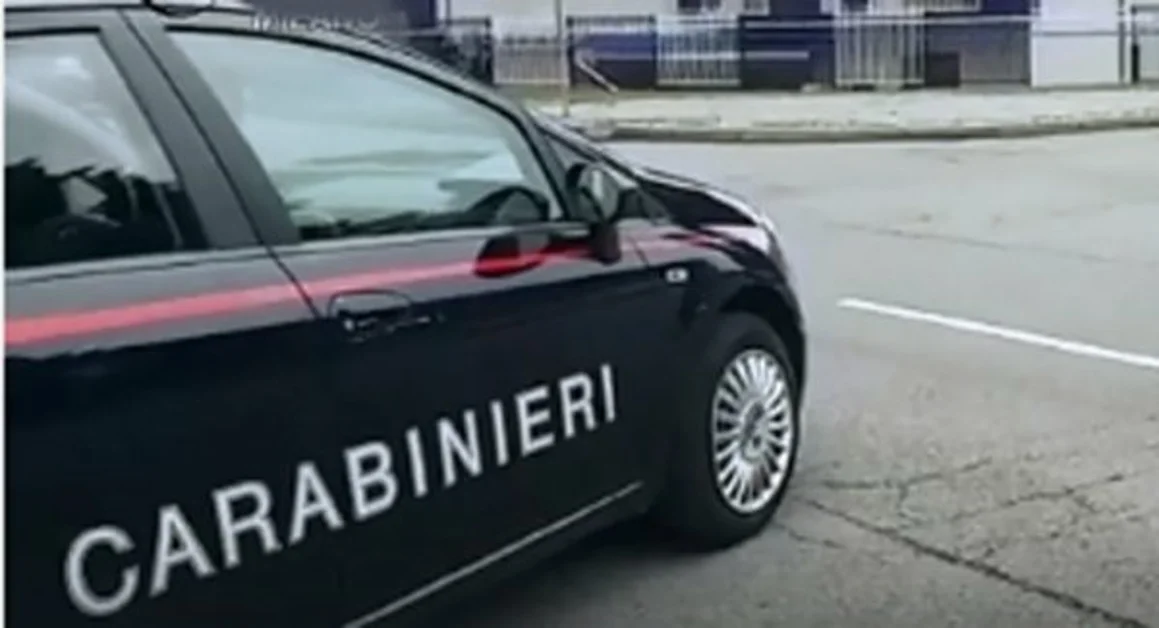 Casoria (NA) - Carabinieri intervengono durante lite familiare, militare accoltellato