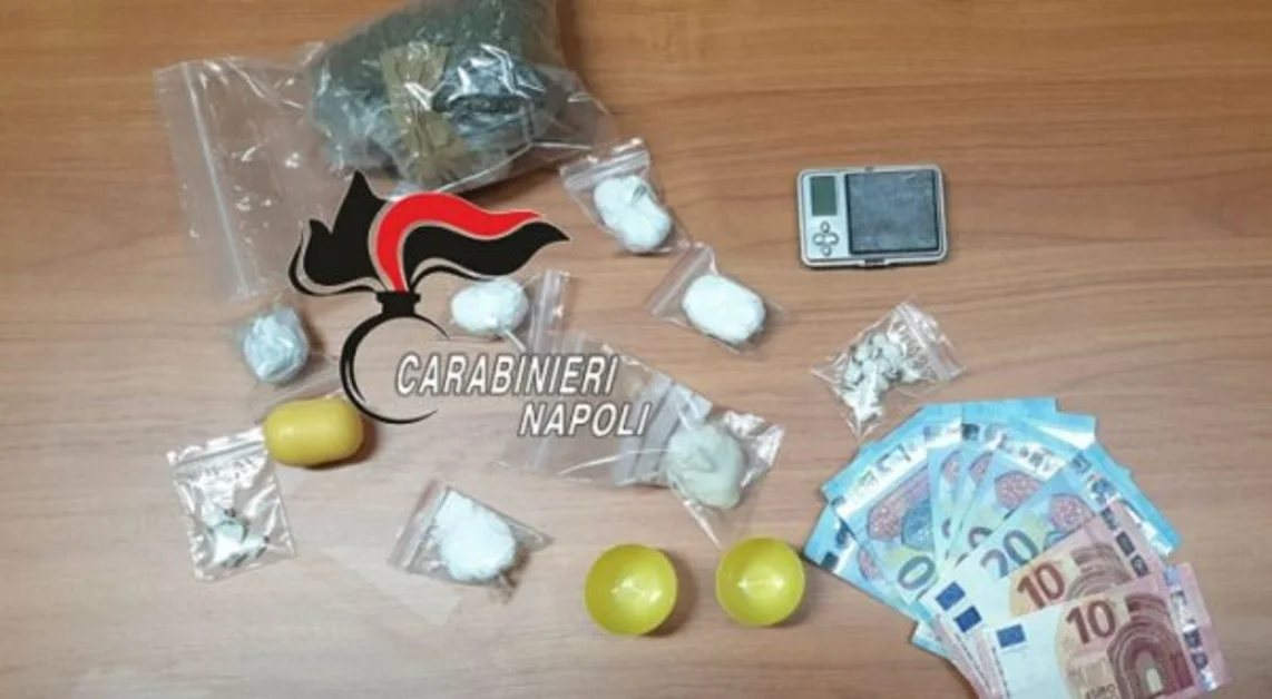 Boscoreale - Carabinieri arrestano 3 pusher, spacciavano droga in casa