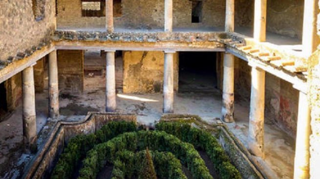 Pompei - Riapre dopo 40 anni  "La Casa degli amanti"