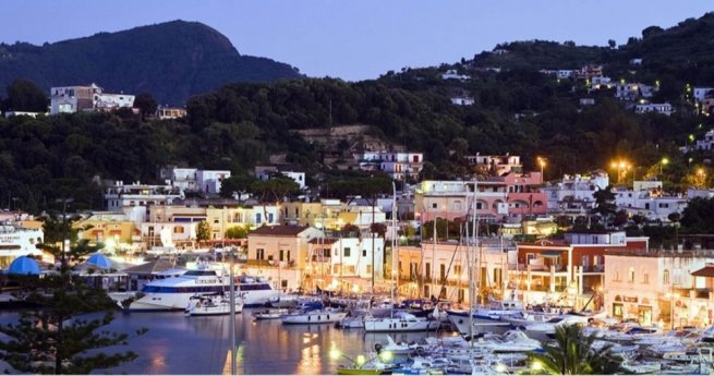Blocco degli sbarchi ad Ischia, il prefetto di Napoli annulla l'ordinanza dei sindaci