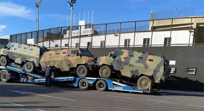 Torre Annunziata - Blindati su autoarticolato davanti allo stadio:  è arrivato l'esercito in città?