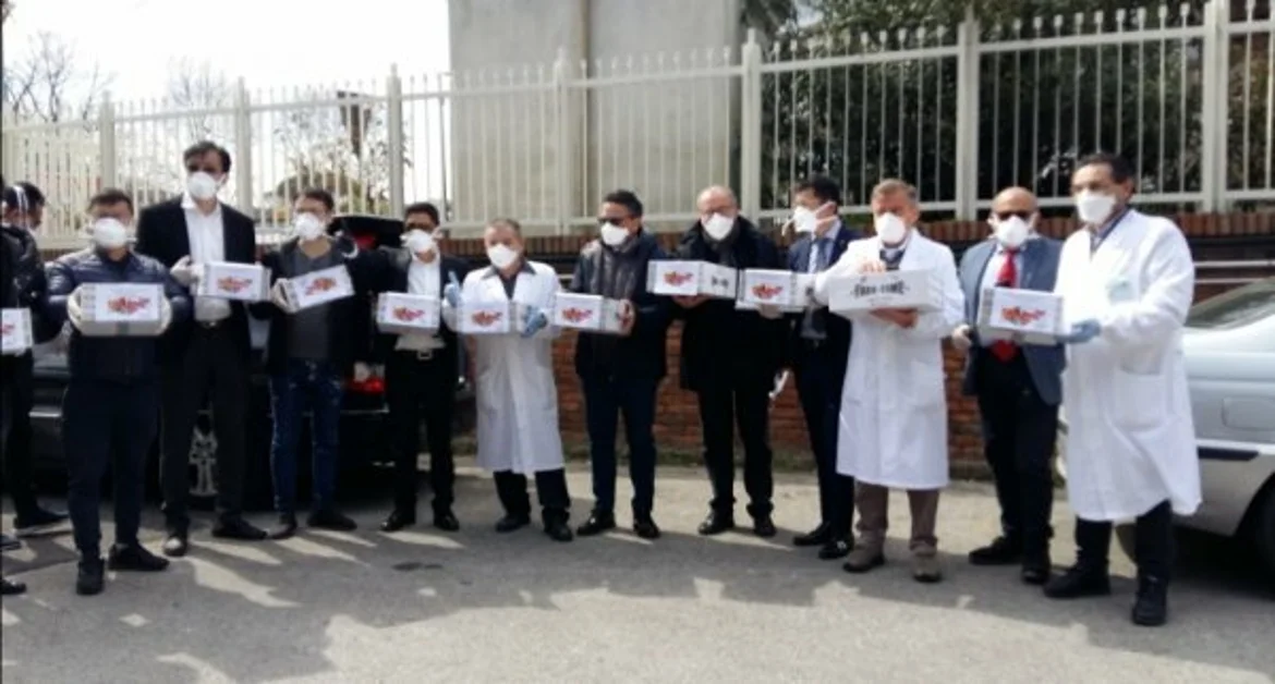 Napoli - Comunità cinese della Campania dona mascherine al "Cotugno" 