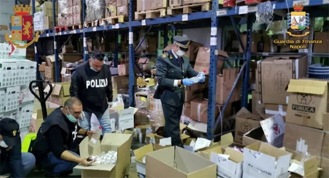 Villaricca - Sequestrate in un magazzino 5.060 confezione di prodotti detergenti