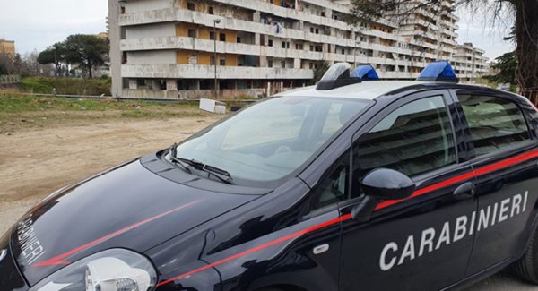 Napoli - Controlli anti contagio con drone dei carabinieri nel quartiere Scampia