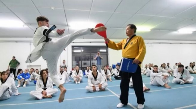 Accanto agli alunni: "A lezione di taekwondo online" per sconfiggere il Covid-19 