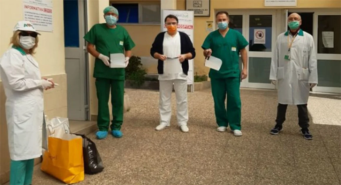 Covid Hospital Boscotrecase, 44 visiere in dono dai volontari dell'Avo