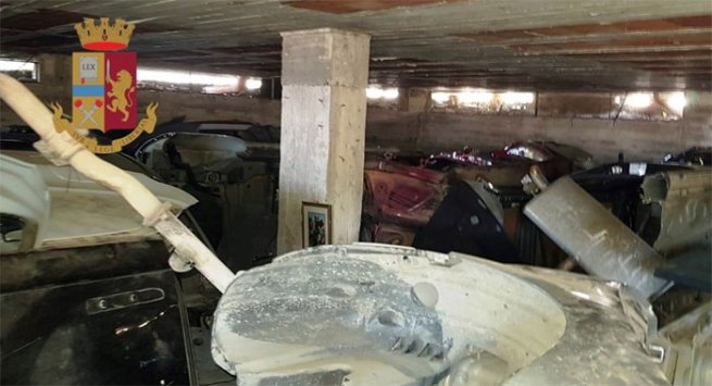 Striano - Deposito di auto rubate in un sotterraneo di un edificio