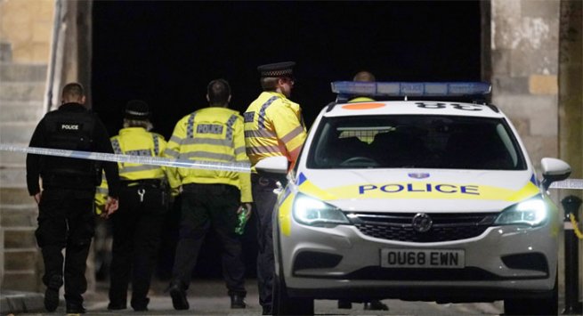 Tre morti uccisi a coltellate e tre feriti in un parco di Reading in Inghilterra