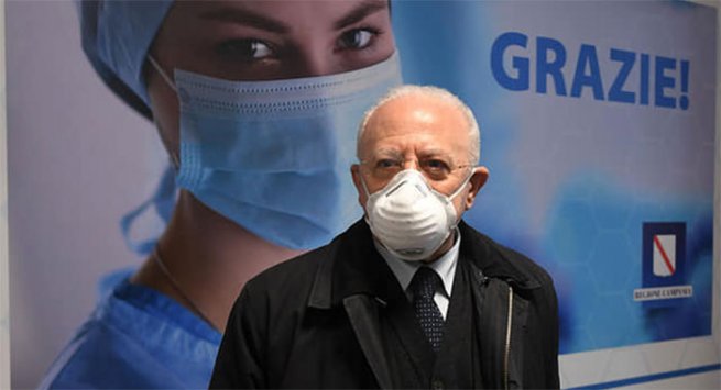 Coronavirus, nuova ordinanza di De Luca: 1.000 euro di multa per chi non indossa la mascherina