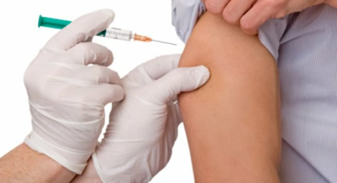 Coronavirus, dal 24 agosto la sperimentazione del vaccino sull'uomo