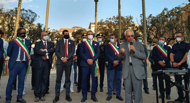 Castellammare di Stabia solidale con il carabiniere aggredito: "Noi siamo di più"