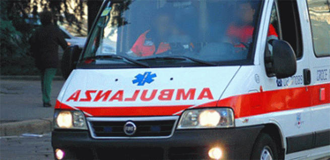 Torre Annunziata - Incidente in via Prota tra auto e moto, ferita una giovane donna