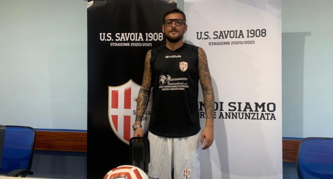 Torre Annunziata - Calcio, intervista a Scalzone: "Ho fatto un tatuaggio con il logo del Savoia"