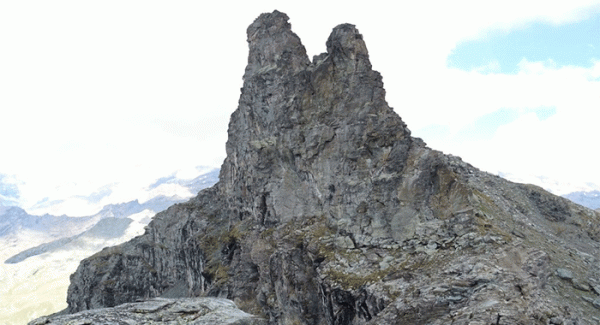Precipitano dalla cresta del Rothorn in Val d'Ayas, muoiono due alpinsiti