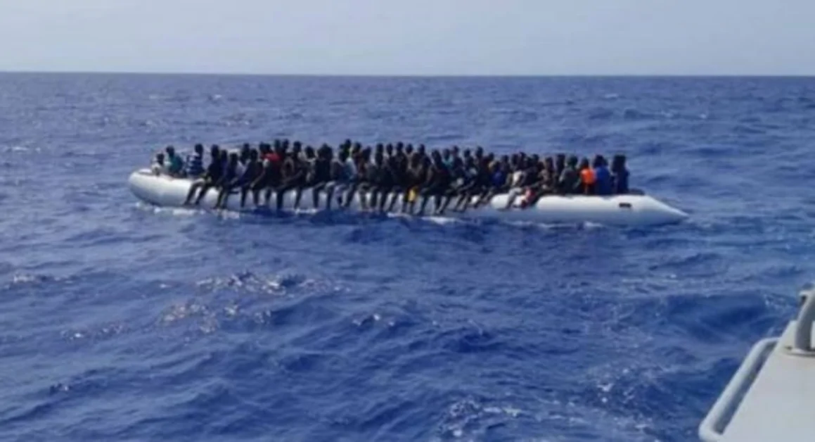 Dalla Tunisia a Lampedusa su un barcone per salvare il figlio di 8 mesi