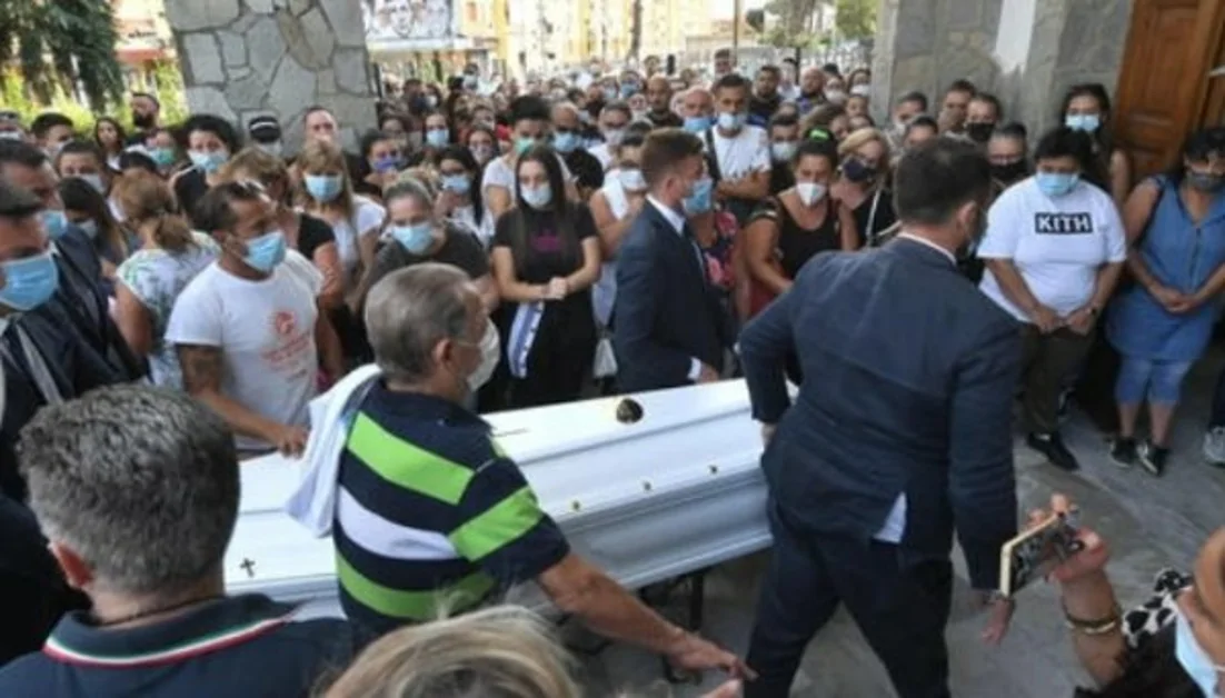 I funerali di Maria Paola, don Maurizio: "Non c'è posto per l'odio in chiesa"