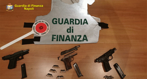 Napoli - Rinvenute nel famigerato "Lotto Zero" 3 pistole e 48 cartucce