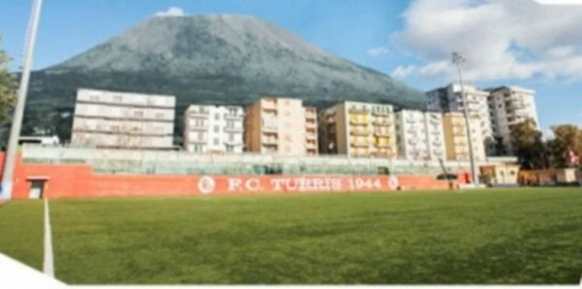 Torre del Greco - La Turris chiede l'apertura dello stadio per mille tifosi