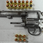 Pompei - Rione 167, trovato un borsello con revolver completo di caricatore con 6 cartucce