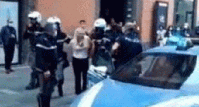 Napoli - Senza mascherina per strada. Invitata ad indossarla, ha aggredito gli agenti. Arrestata ucraina